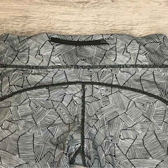 Nike Leggings Women's Sz Med Black White Dri-Fit Running Racer Crop 3.0 Printed - Picture 6 of 9